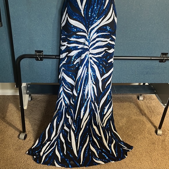 WINDSOR SEQUINED GOWN NWT SZ 7 - Picture 3 of 9